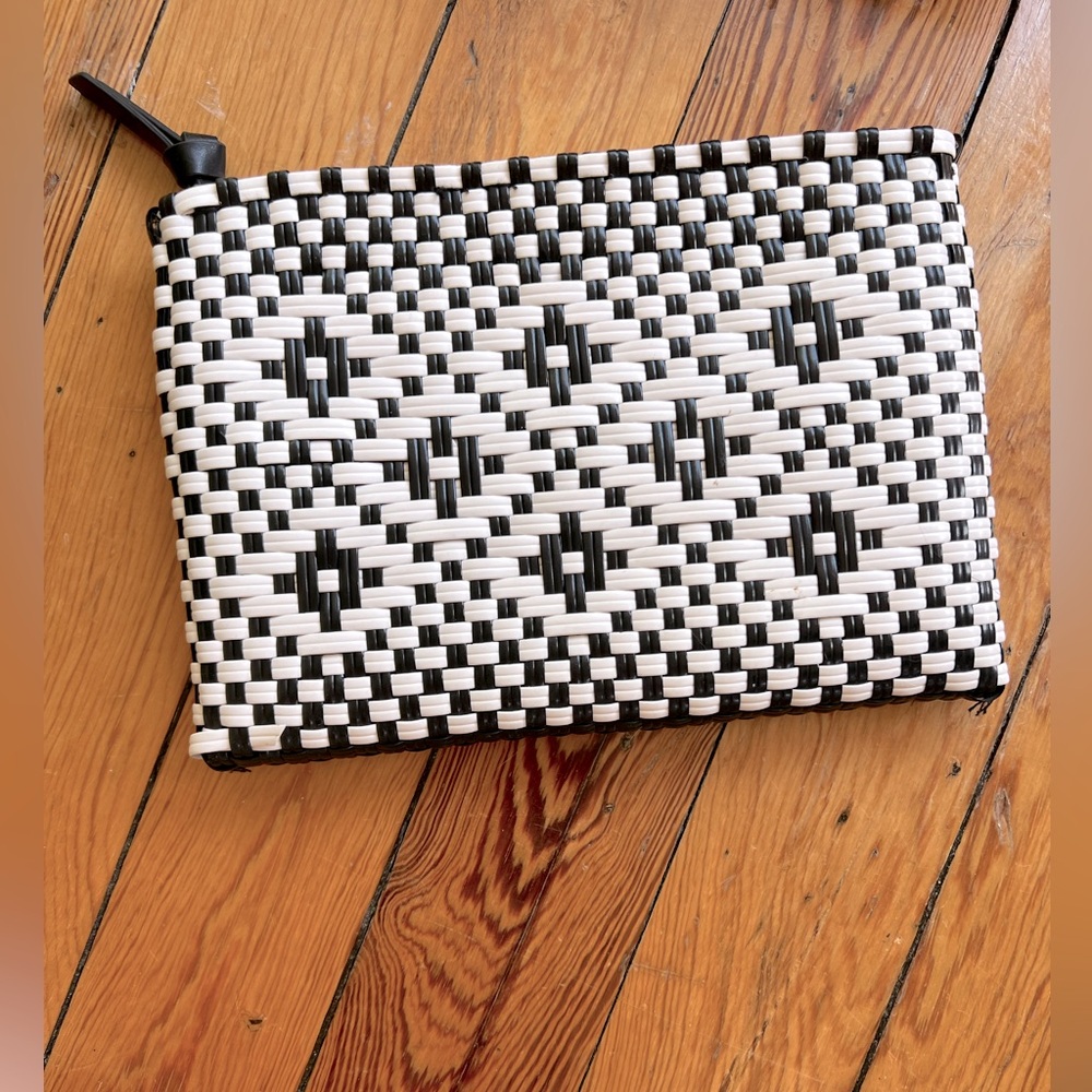 Woven clutch